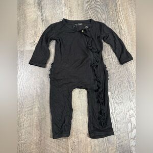 POSH PEANUT Ruffled Zippered Footie